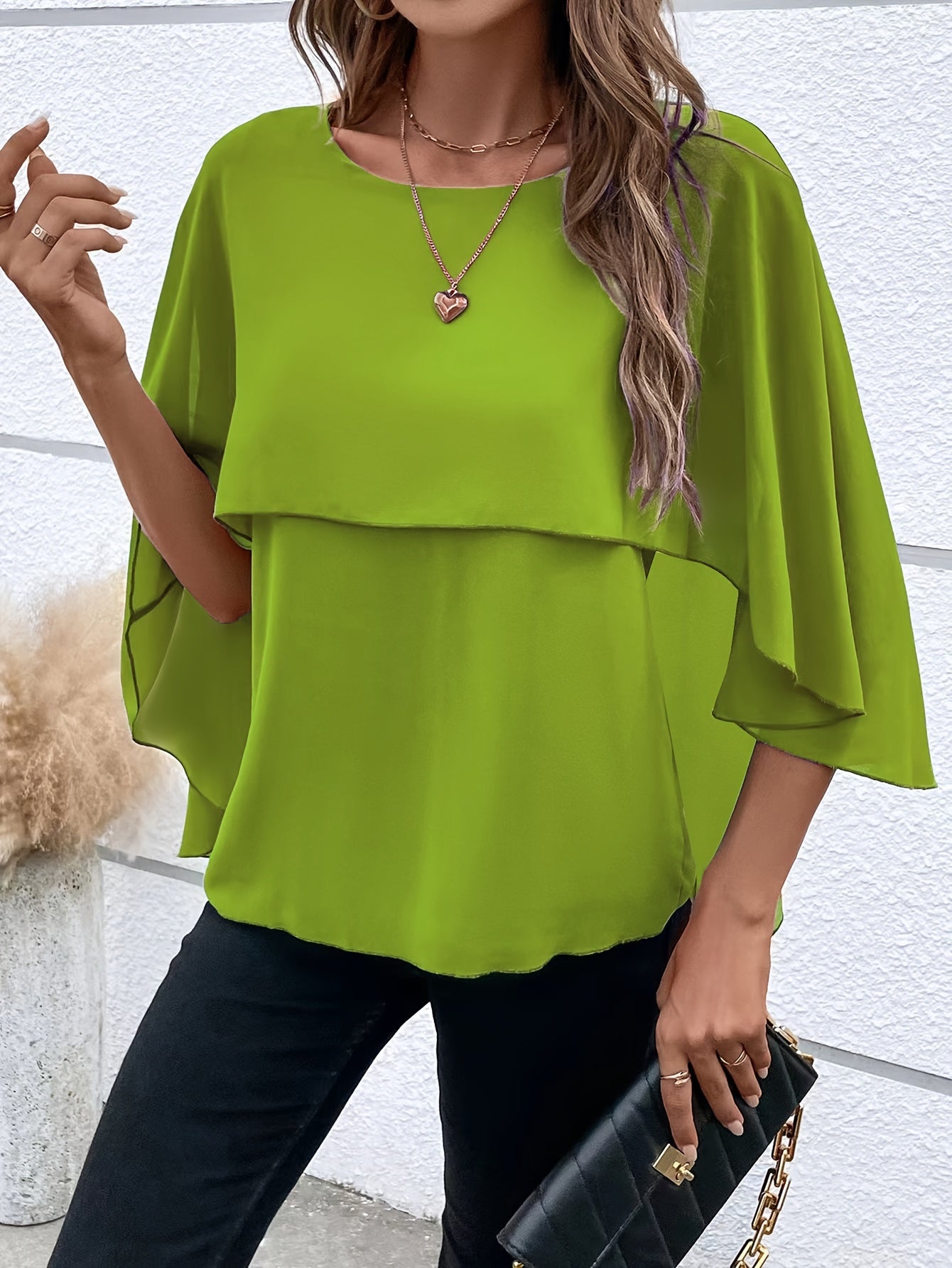 Arah - Elegante blusa a capas con mangas murciélago