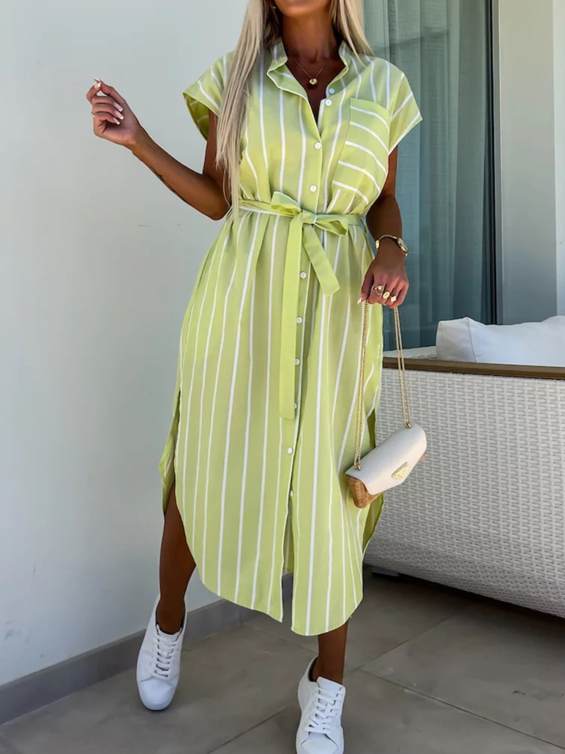 Emilia - Elegante vestido midi a rayas con botones