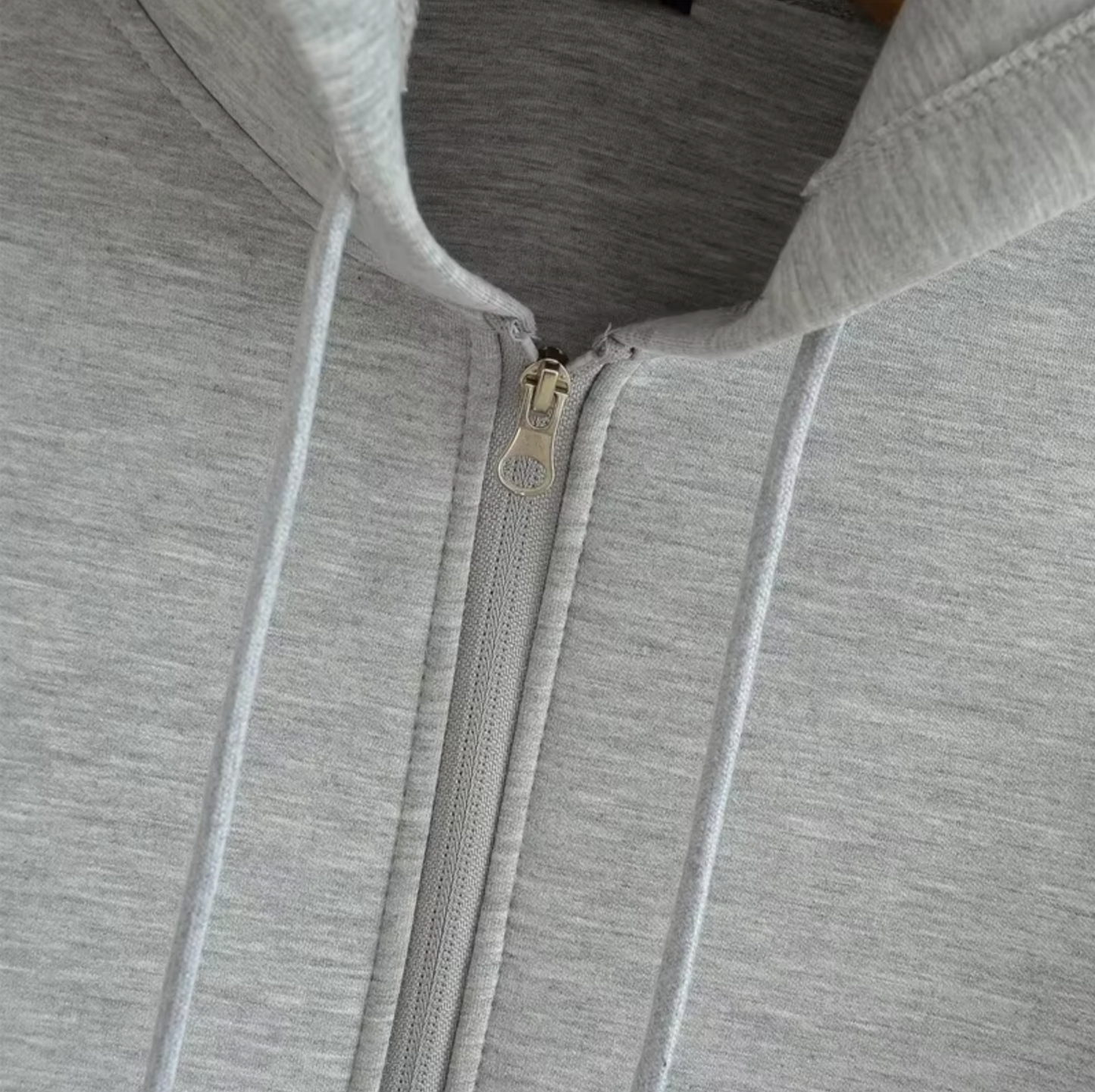 Adelita – Elegante chaqueta con capucha