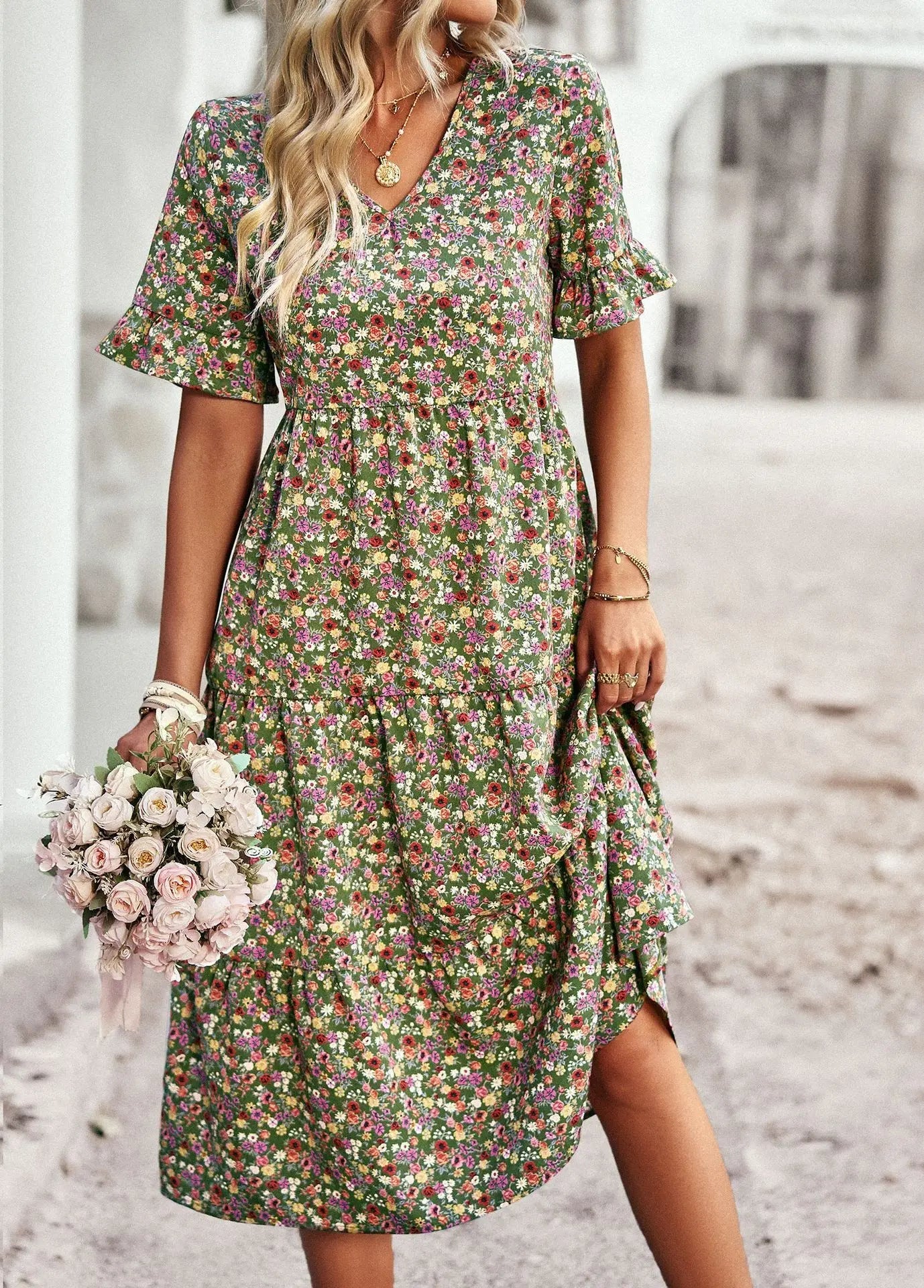 Brianne - Elegante vestido con estampado floral y escote en V con mangas cortas de volante
