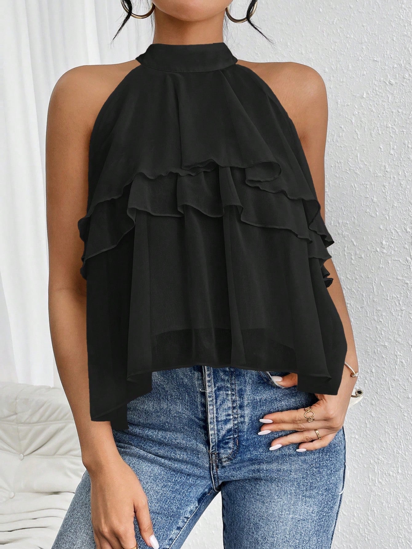 Heliana - Elegante top sin mangas con cuello halter y volantes en capas