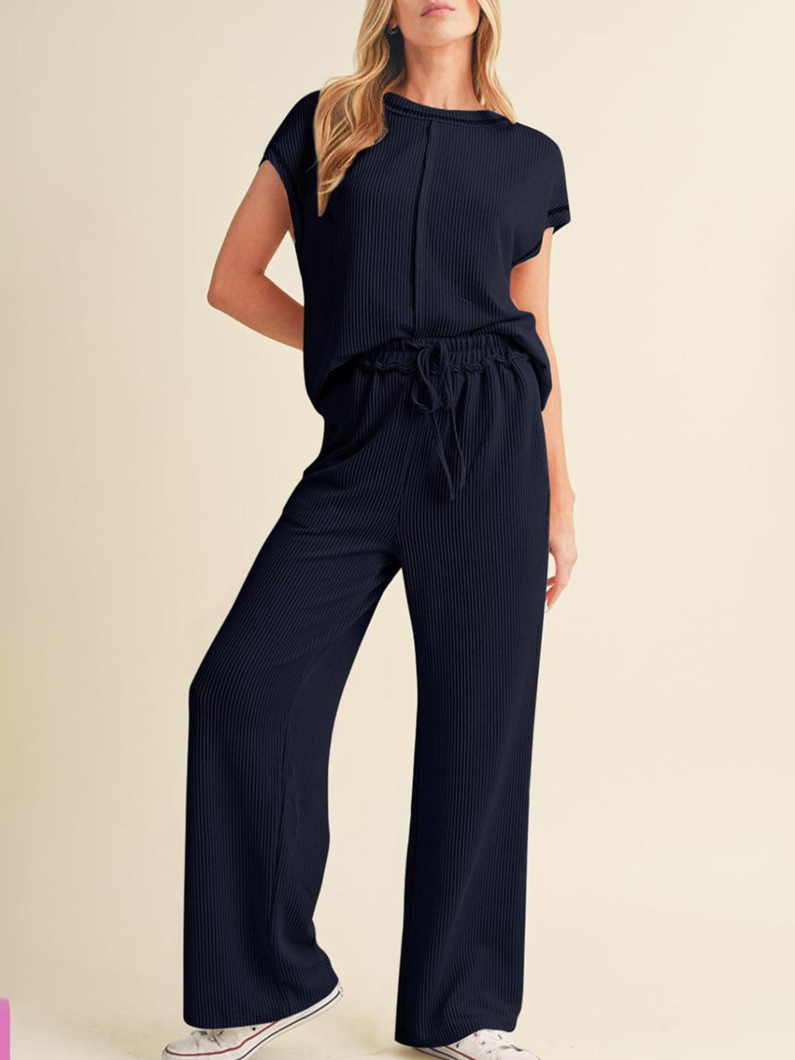 Carolina - Elegante conjunto informal de blusa y pantalón de manga corta de canalé