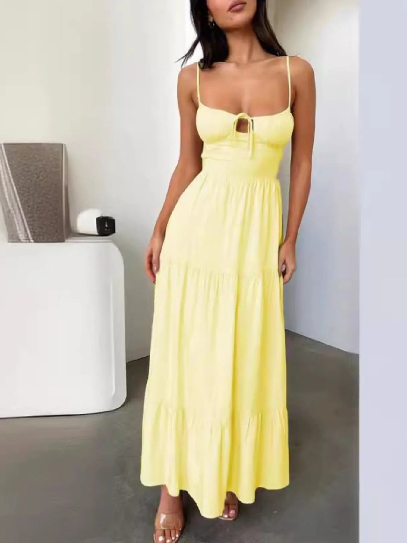Ariella - Elegante maxivestido de tirantes y encaje en capas