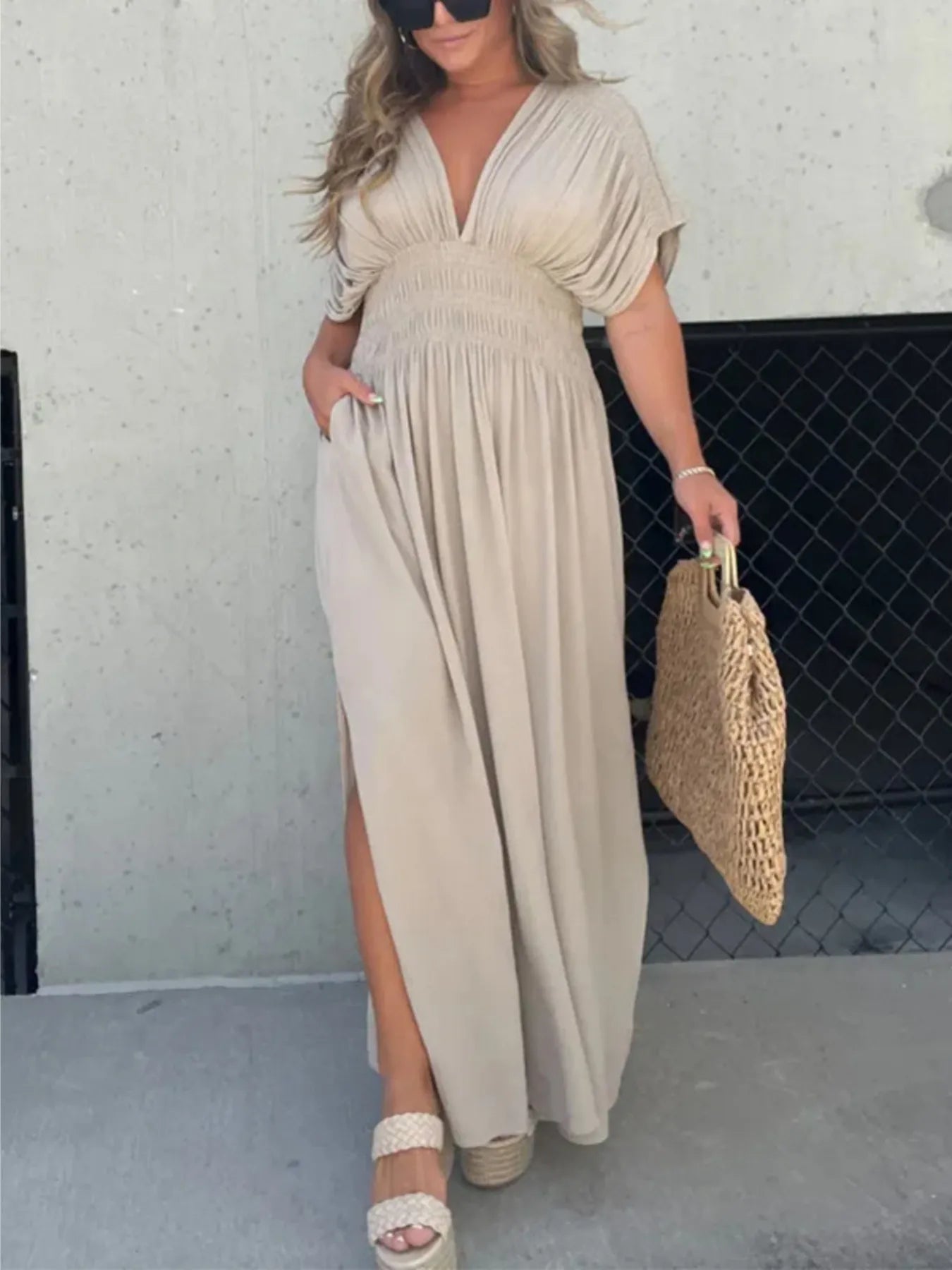 Delfina - Elegante maxivestido con escote en V y abertura lateral