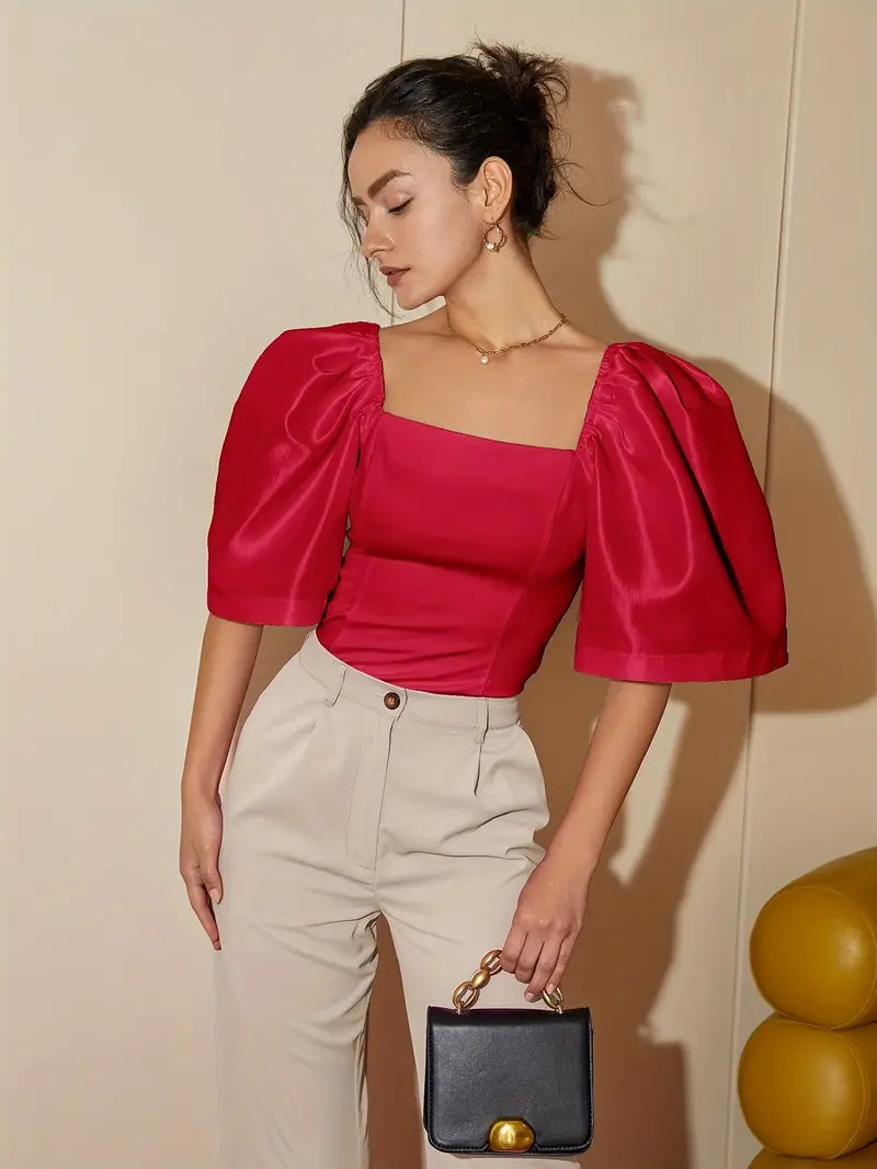 Clara – Elegante blusa de raso con mangas abullonadas