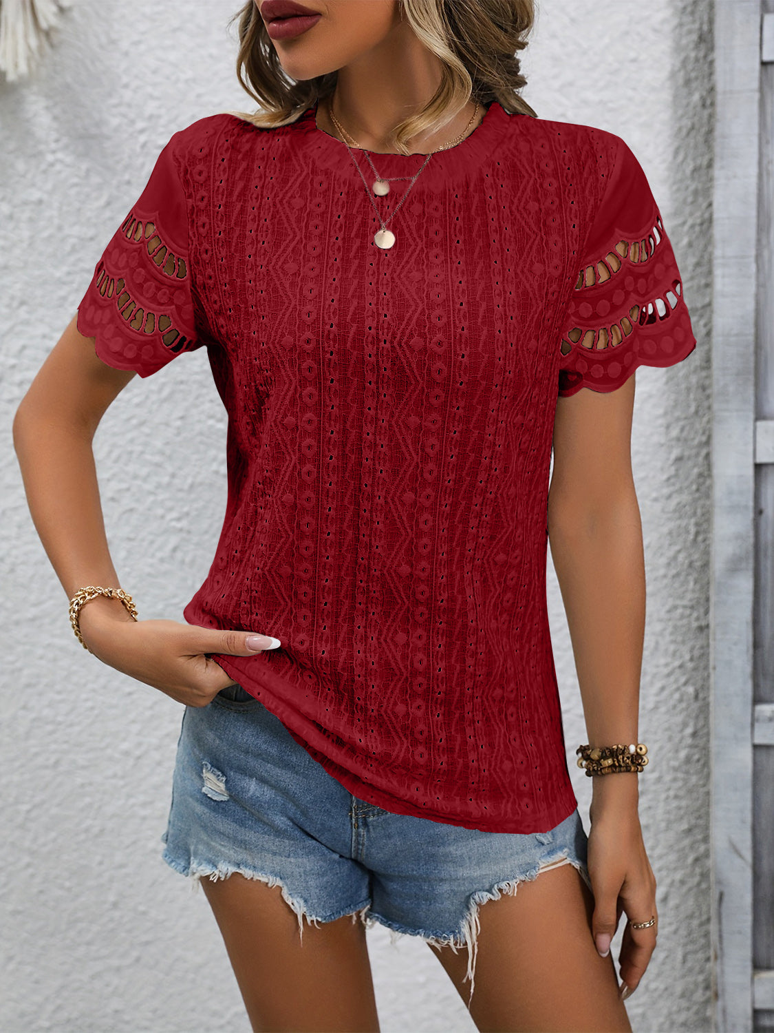 Gracie - Elegante top de manga corta con cuello redondo y ojales
