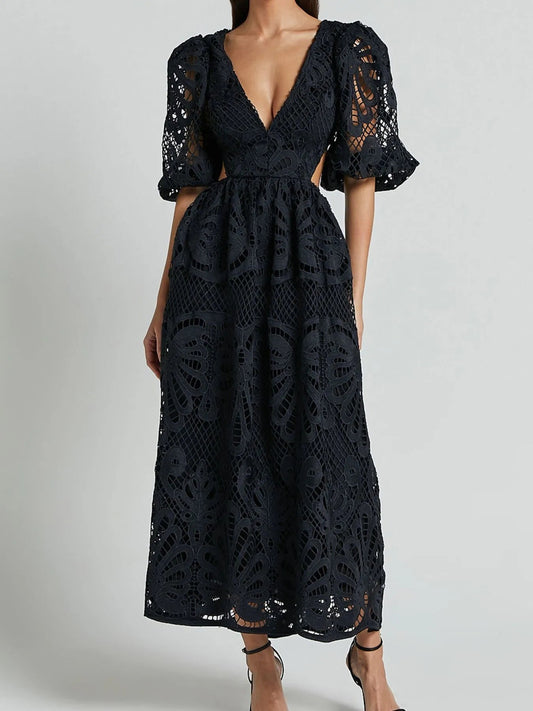 Riya - Elegante vestido largo de encaje con escote en pico y espalda descubierta