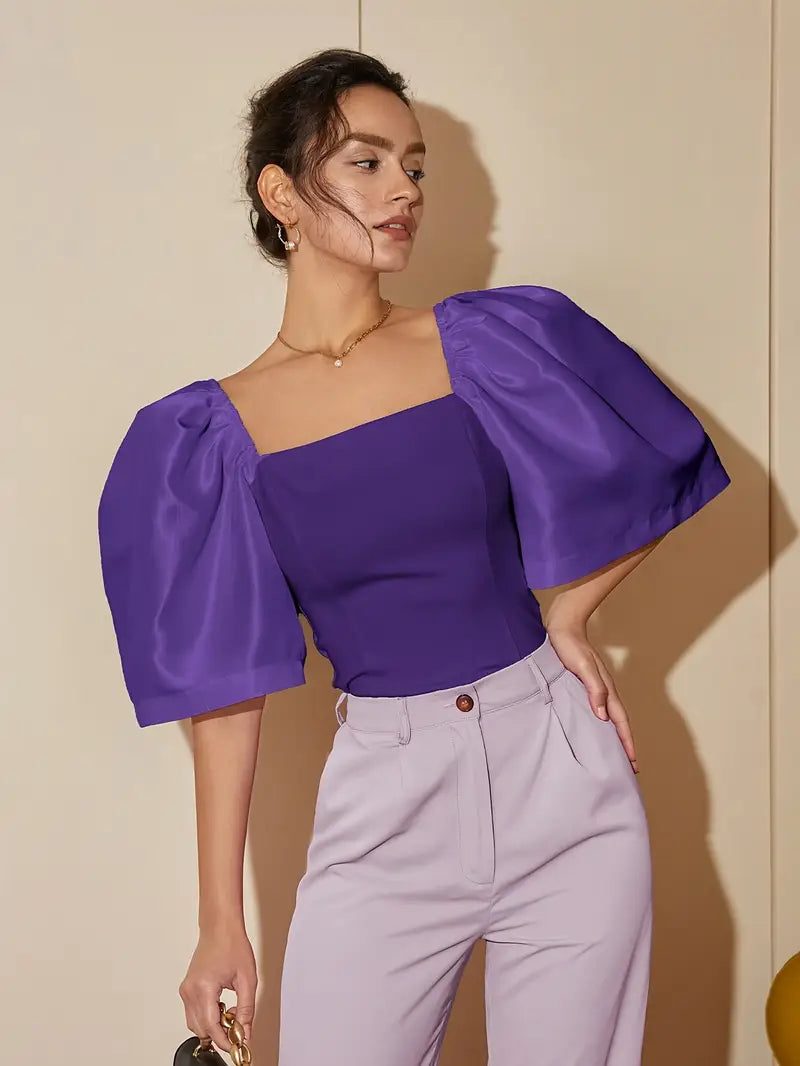 Clara – Elegante blusa de raso con mangas abullonadas