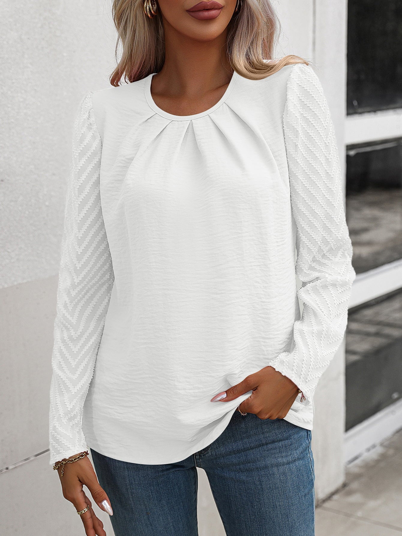 Annalise - Elegante blusa de manga larga acampanada y cuello redondo abullonado