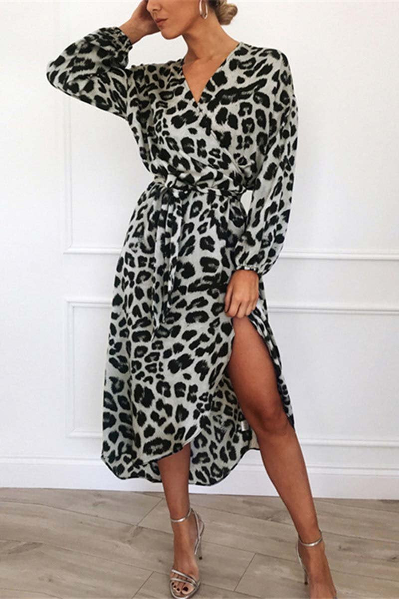 Chelsi - Elegante vestido midi con cuello de pico y cintura de leopardo