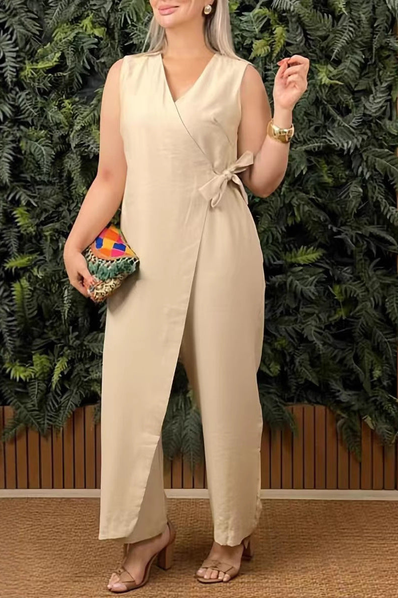 Mela - Elegante mono con cuello en V y cintura cruzada