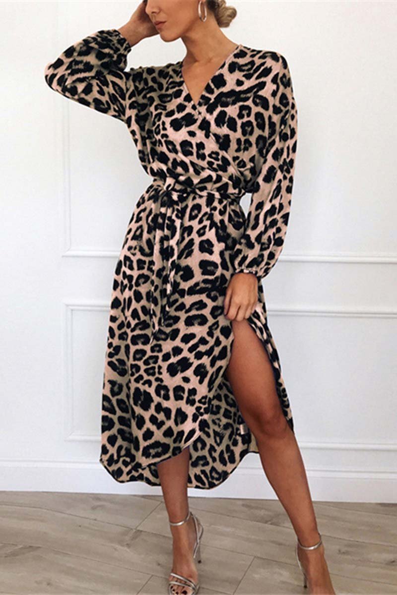 Chelsi - Elegante vestido midi con cuello de pico y cintura de leopardo