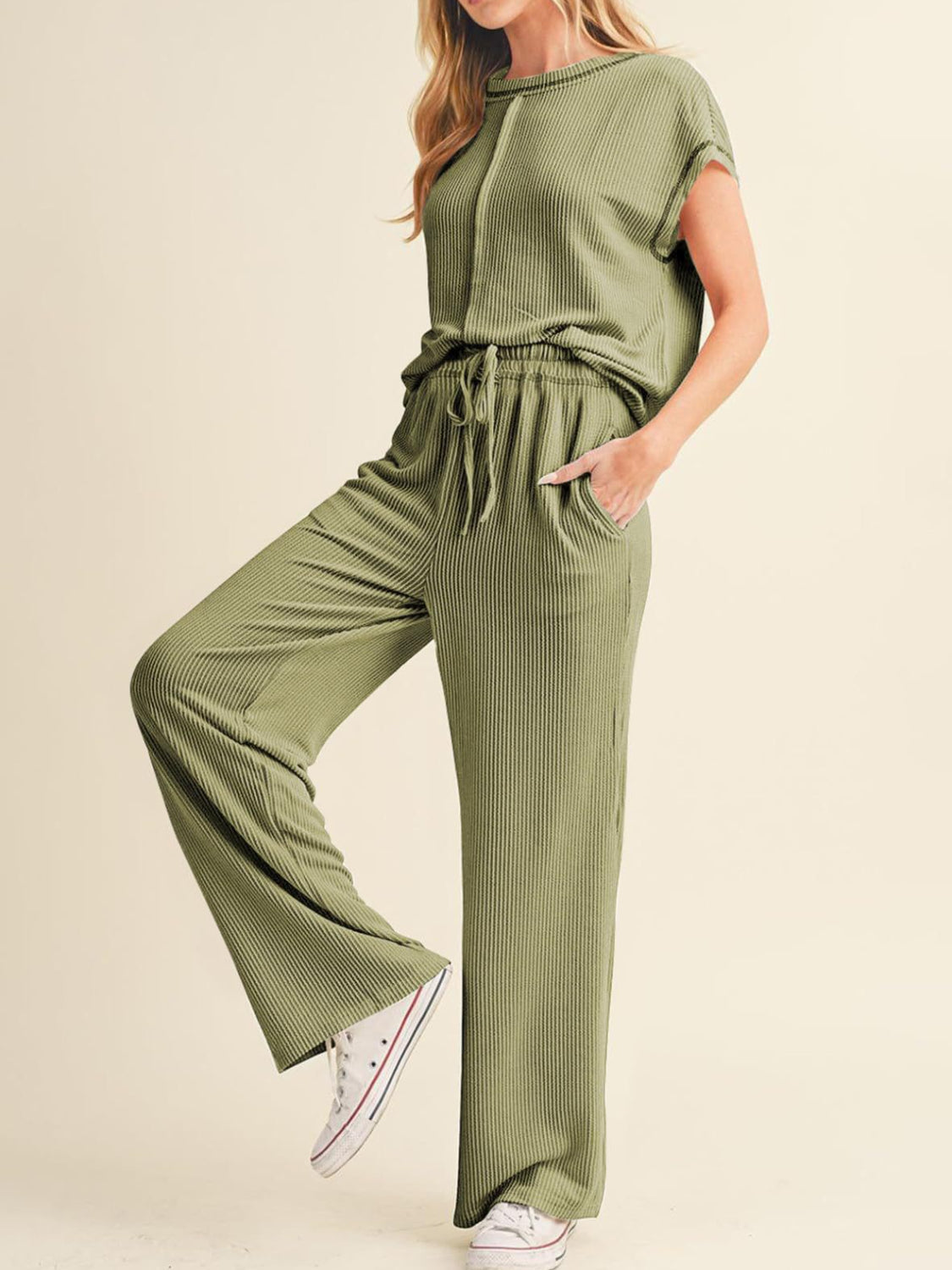 Carolina - Elegante conjunto informal de blusa y pantalón de manga corta de canalé