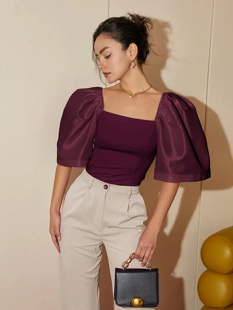 Clara – Elegante blusa de raso con mangas abullonadas