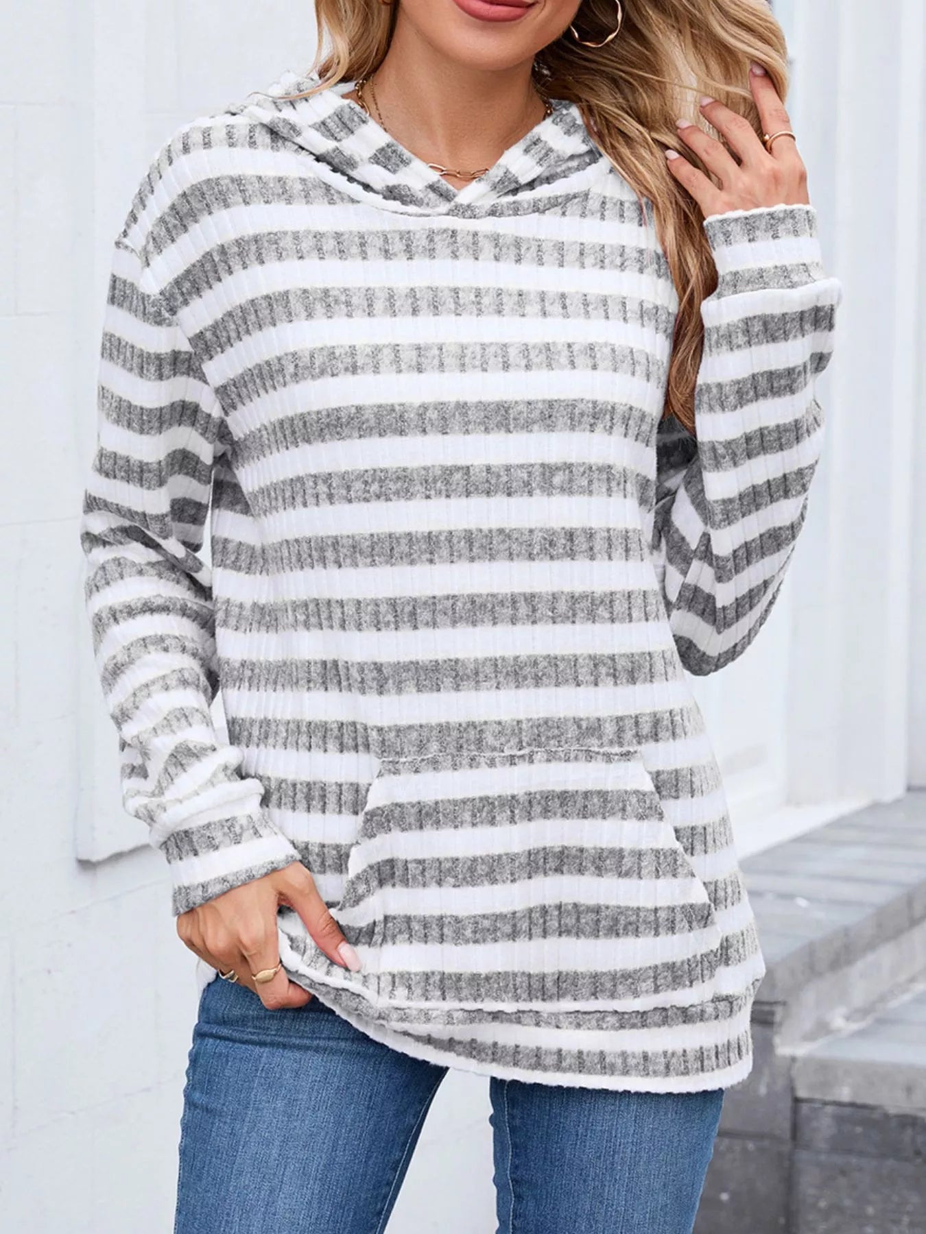 Yasmila - Elegante jersey cálido de rayas con capucha para mujer