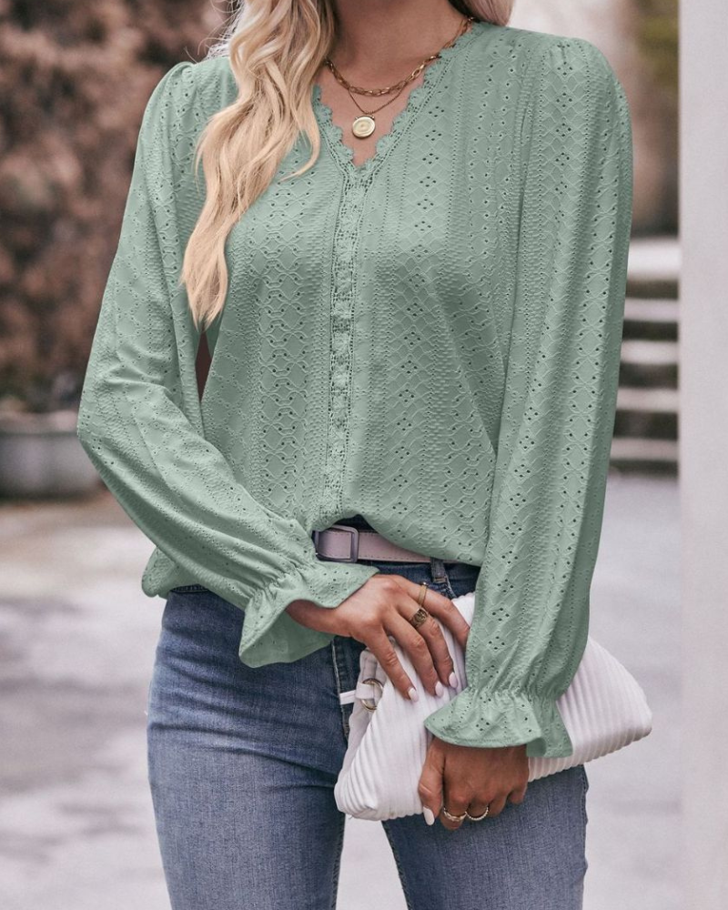 Rhea - Elegante blusa con cuello en V y manga volante
