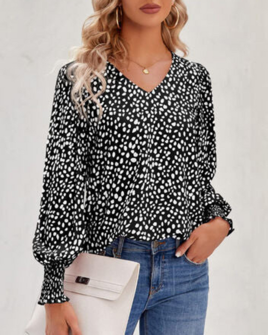 Maureen - Elegante blusa estampada con cuello de pico y manga farol