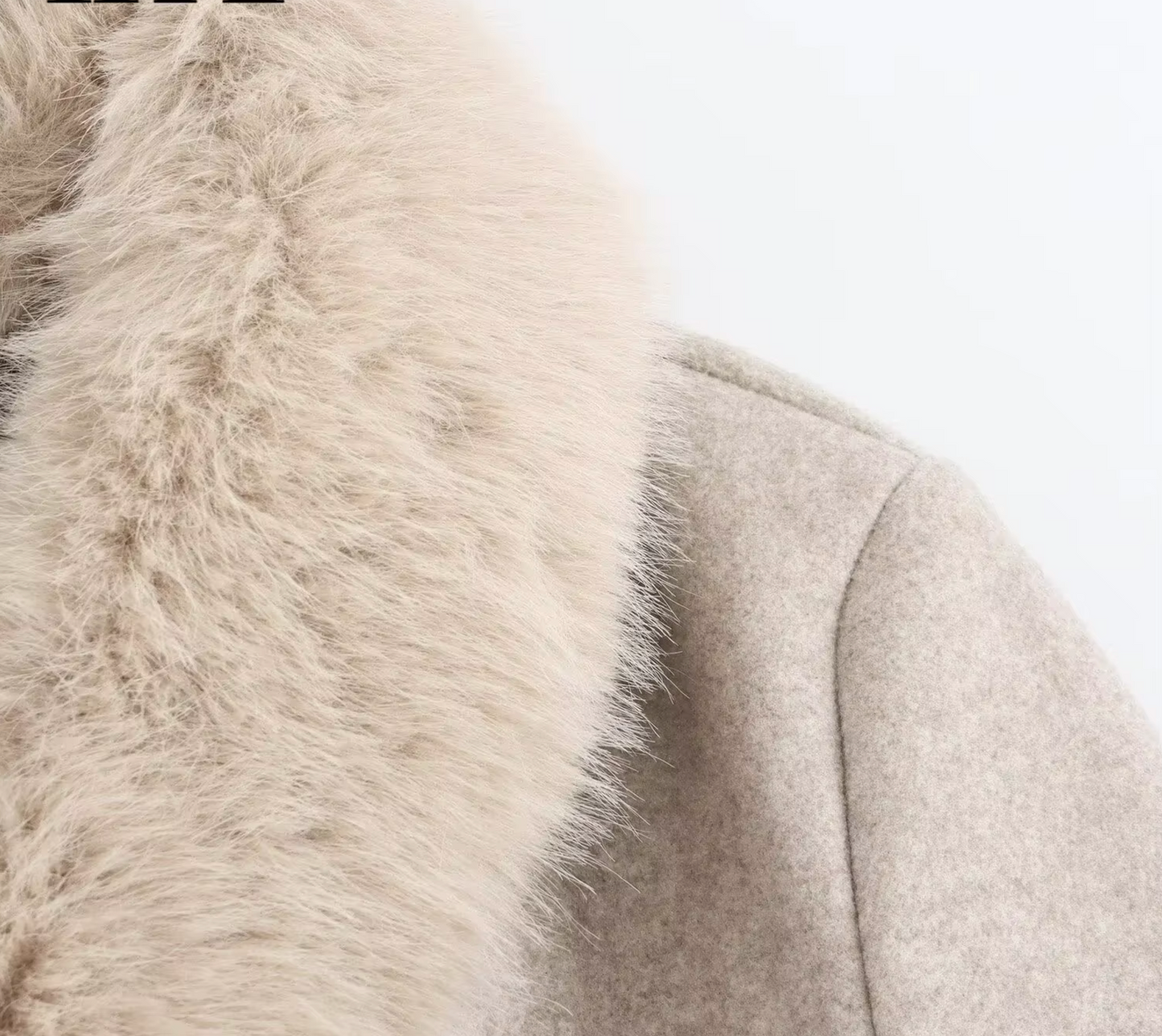 Elara – Elegante abrigo de lana con cuello de piel