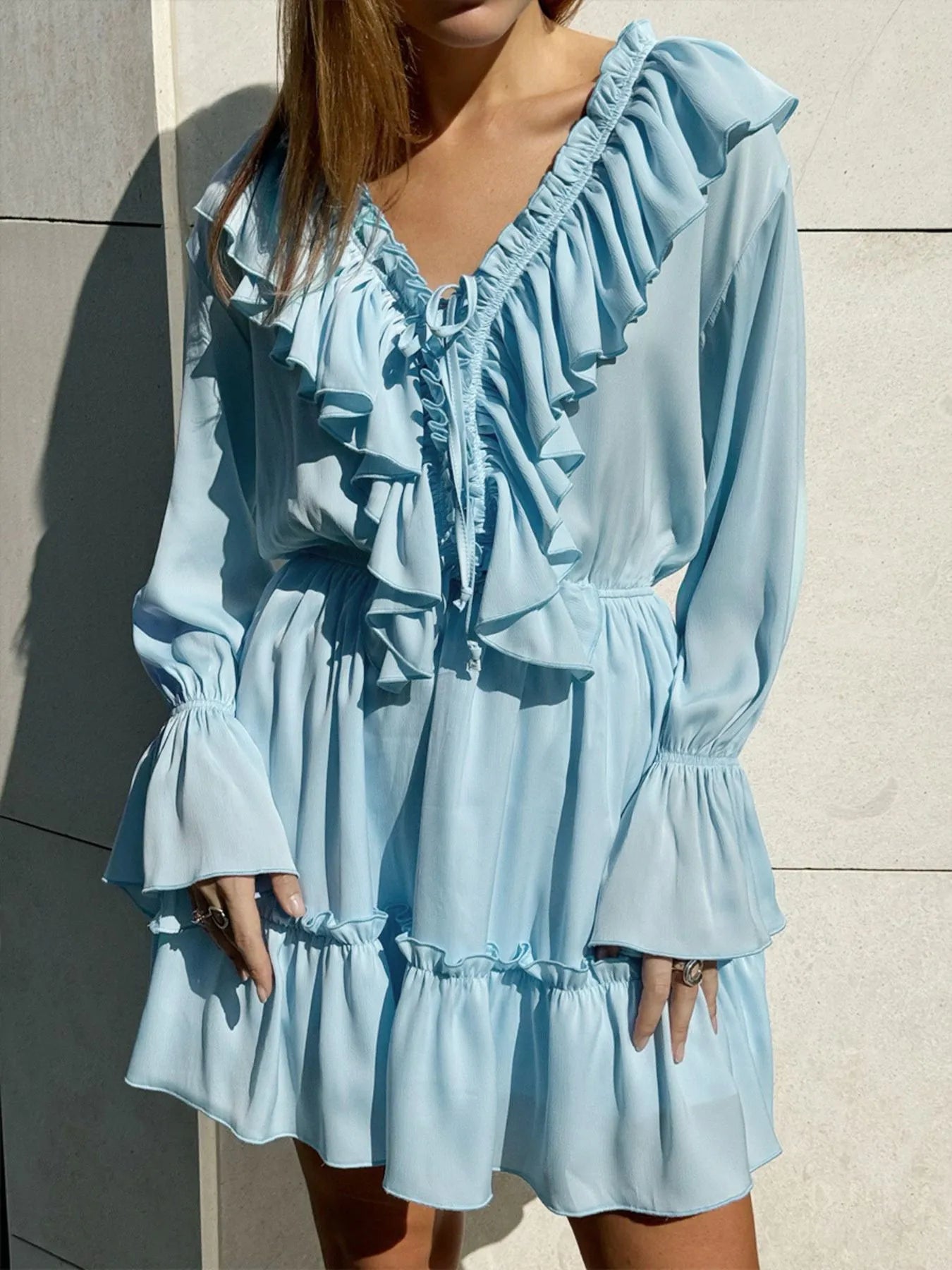 Zofia - Elegante minivestido de manga larga con volante