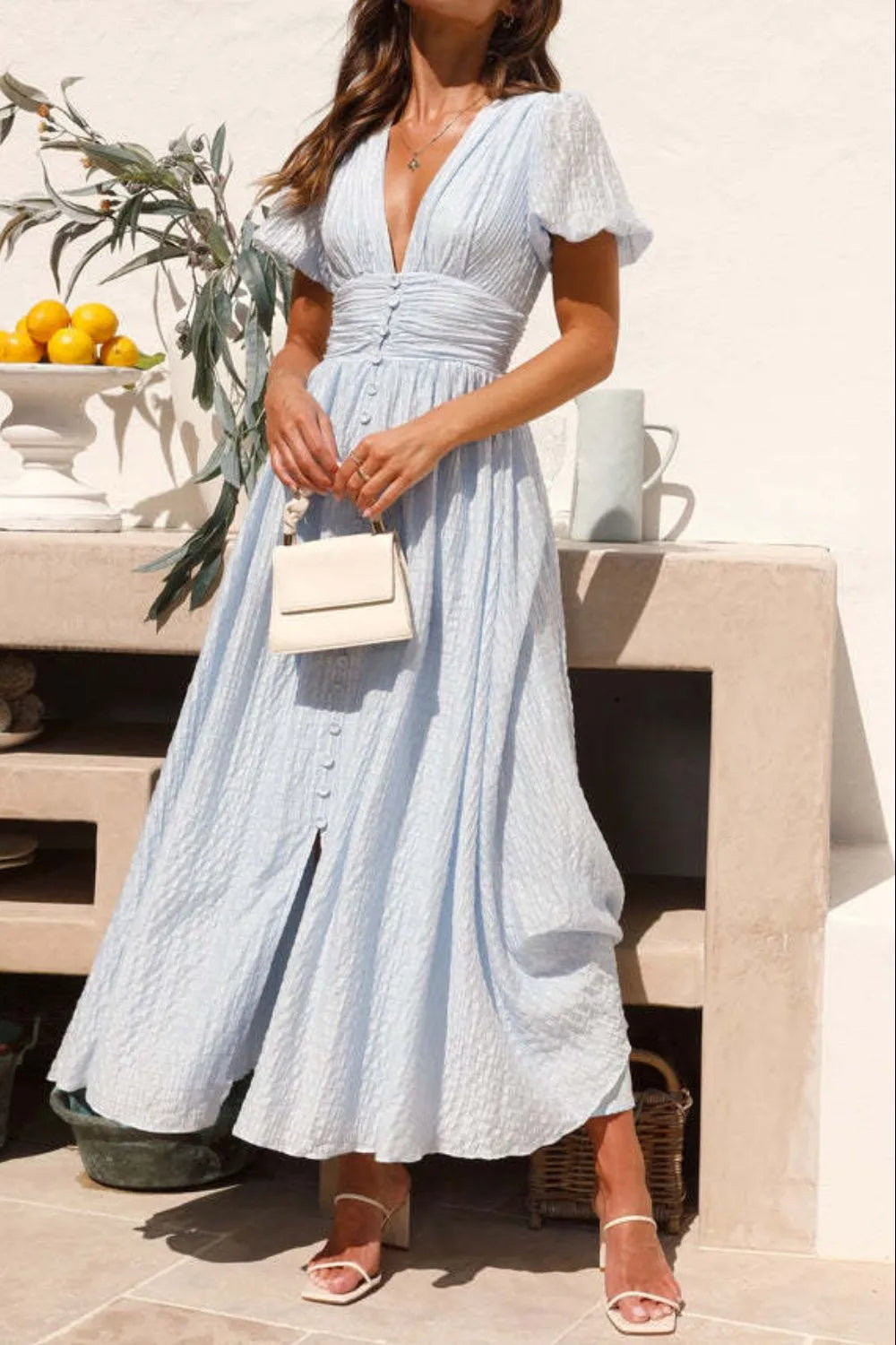 Clarissa - Elegante vestido de manga corta abullonada con escote en pico profundo