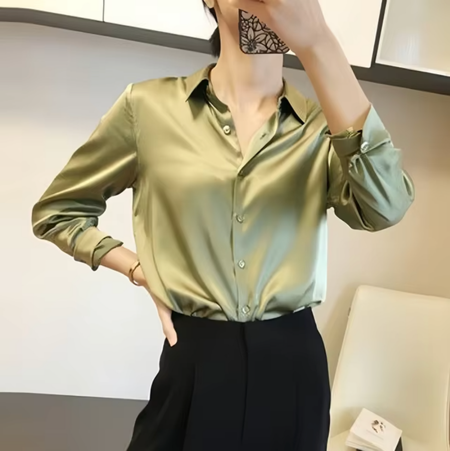 Paige – Blusa satinada elegante