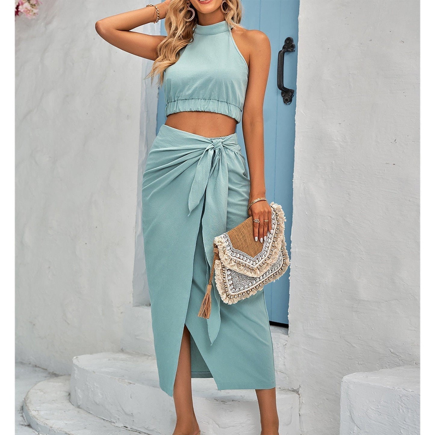 Marcela - Estiloso crop top de cuello alto y falda midi envolvente