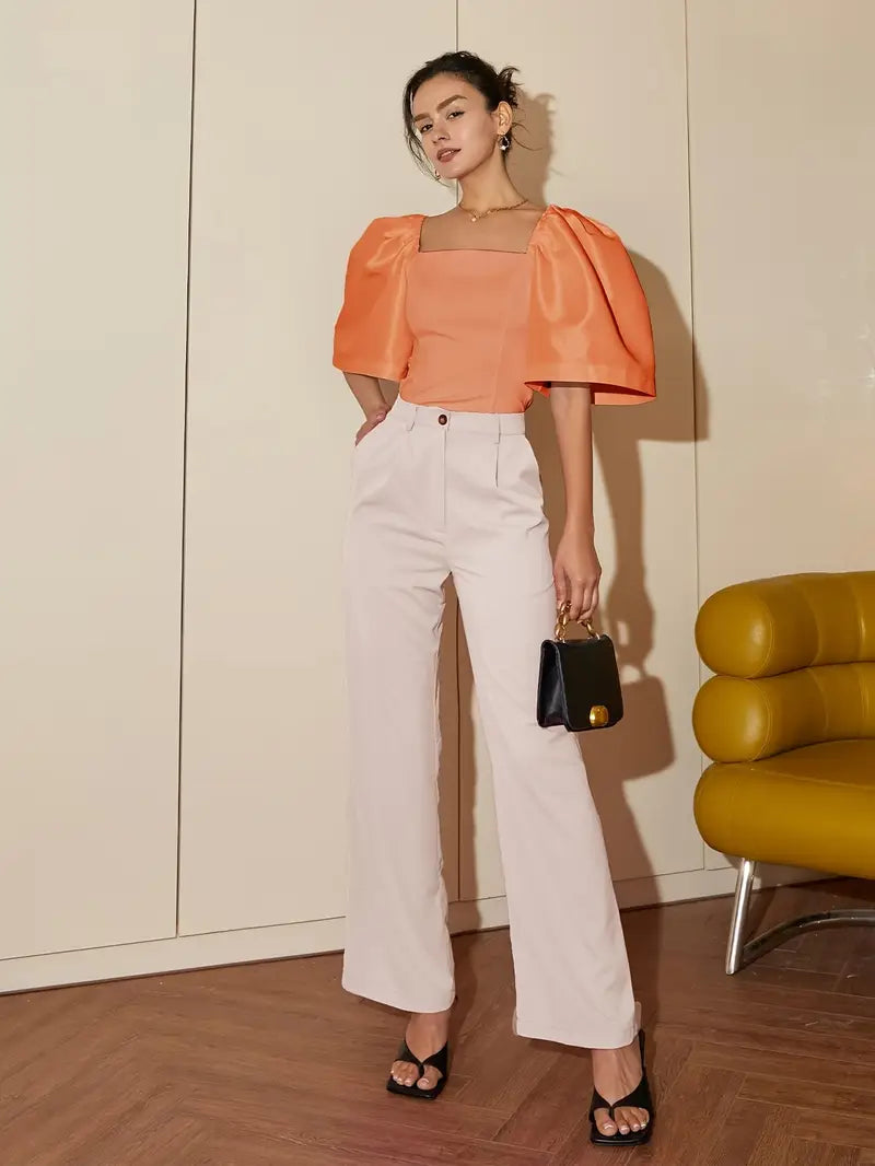 Clara – Elegante blusa de raso con mangas abullonadas