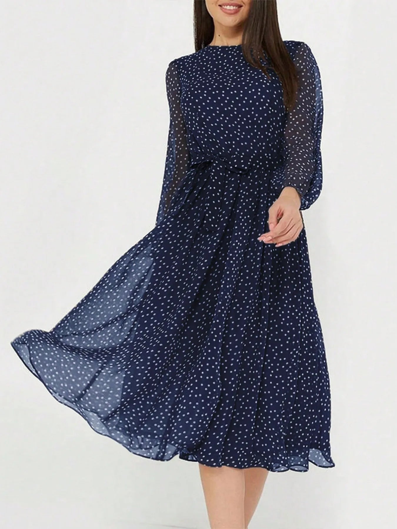 Zahra - Elegante vestido midi de manga larga y cuello redondo con lunares