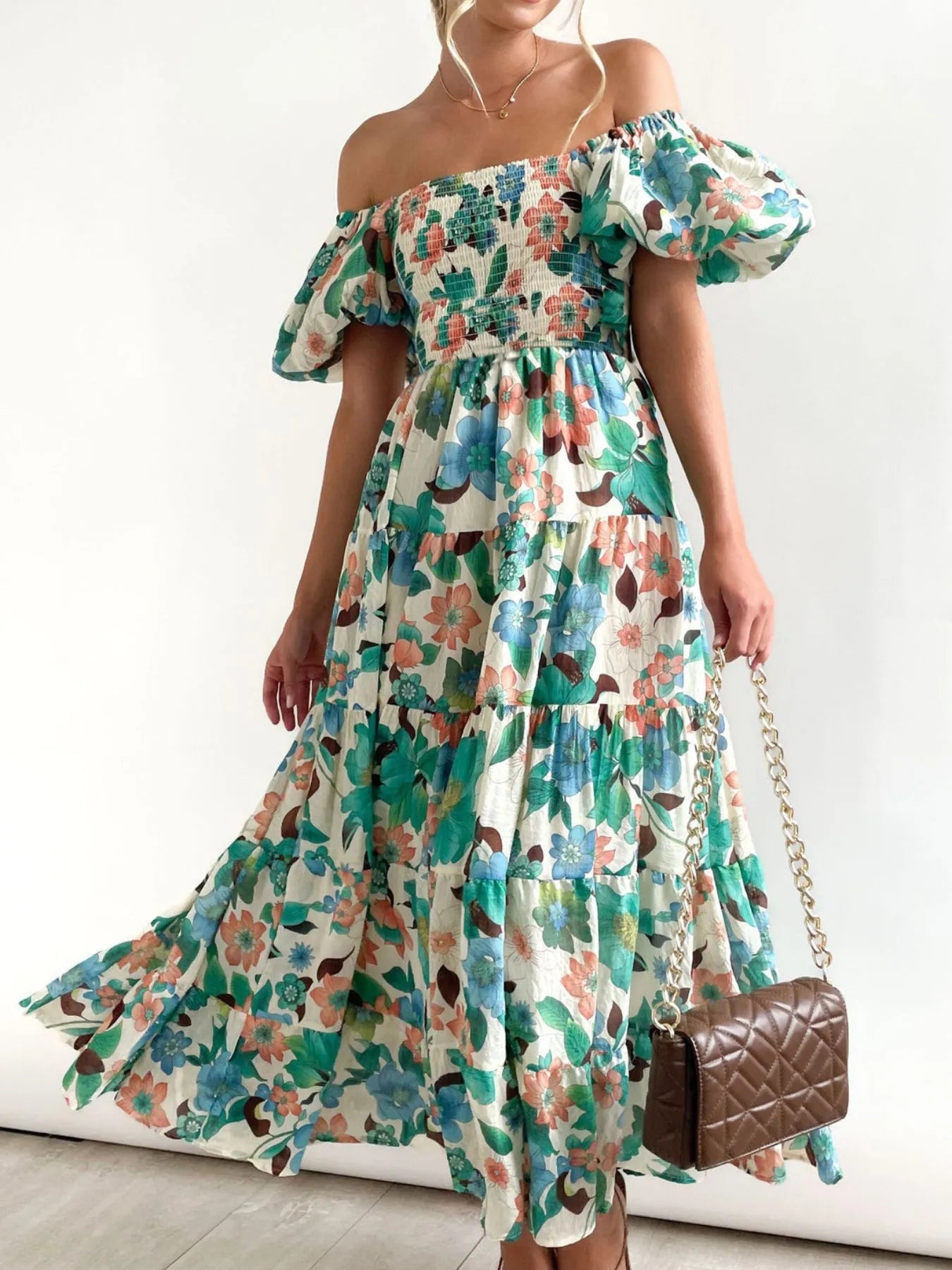 Evienne - Elegante vestido con mangas abullonadas y estampado floral
