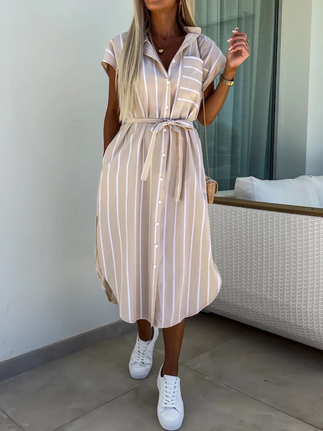 Emilia - Elegante vestido midi a rayas con botones