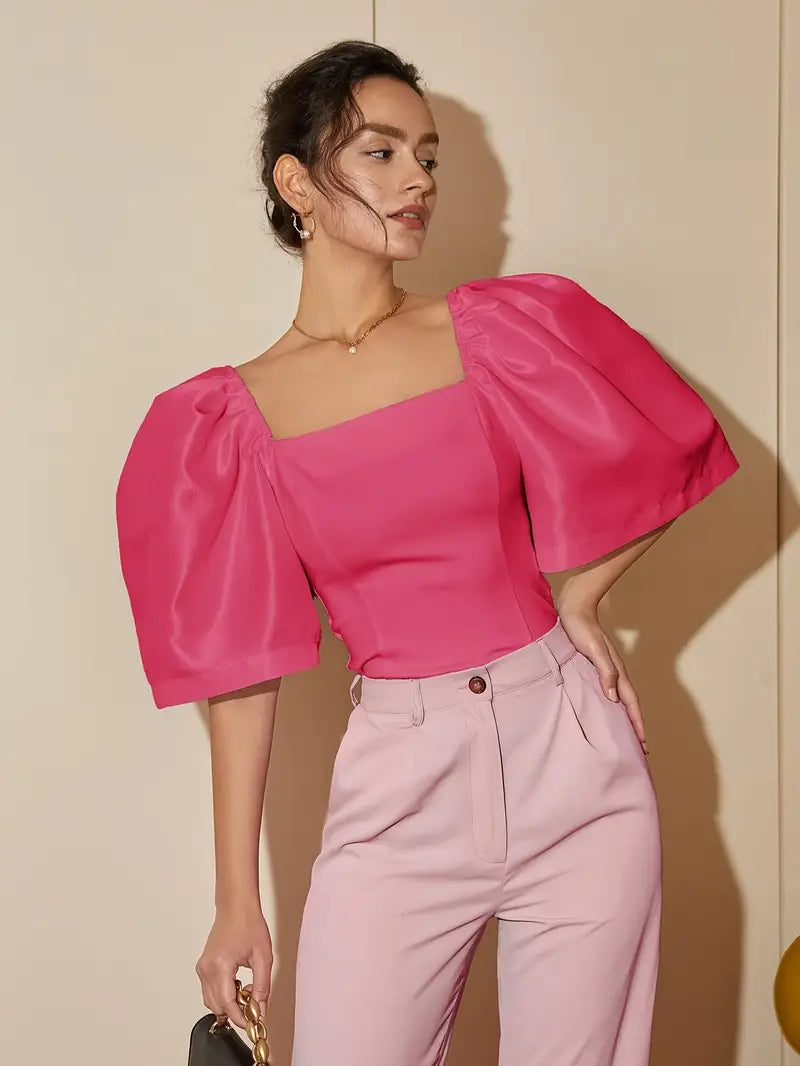 Clara – Elegante blusa de raso con mangas abullonadas