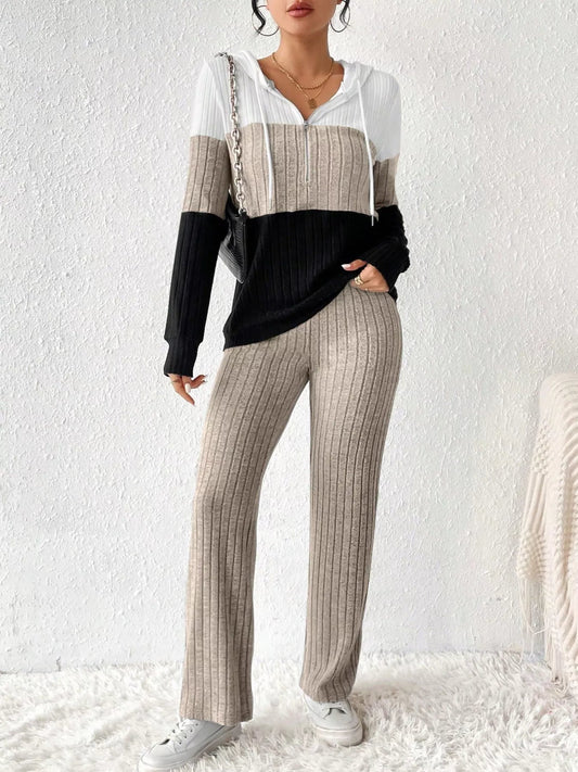 Dahlia - Elegante conjunto de sudadera con capucha y media cremallera y pantalones.