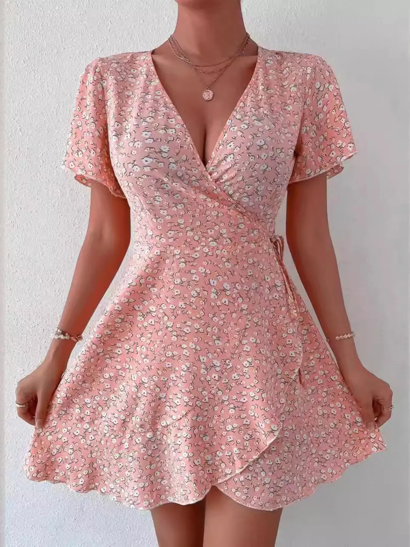 Rosanna - Elegante minivestido floral de manga corta con escote en V profundo
