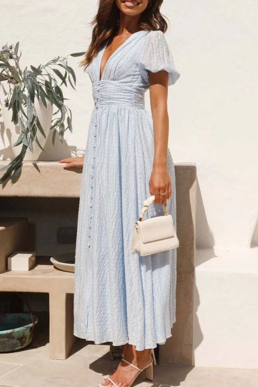 Clarissa - Elegante vestido de manga corta abullonada con escote en pico profundo