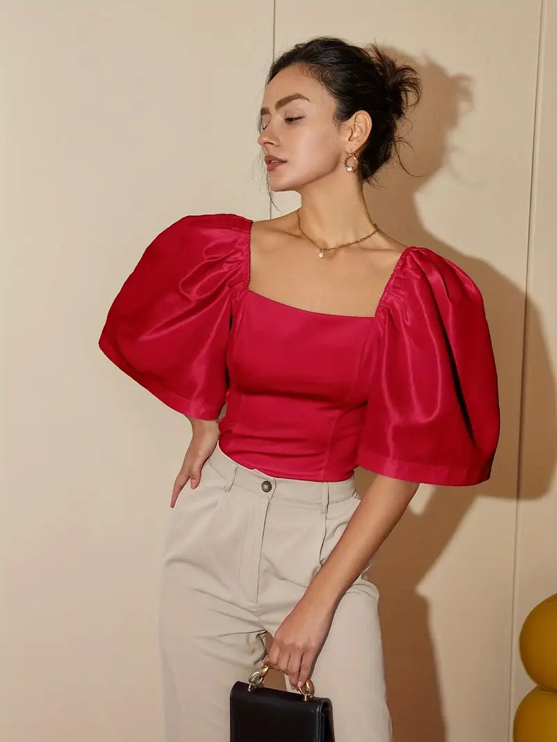 Clara – Elegante blusa de raso con mangas abullonadas