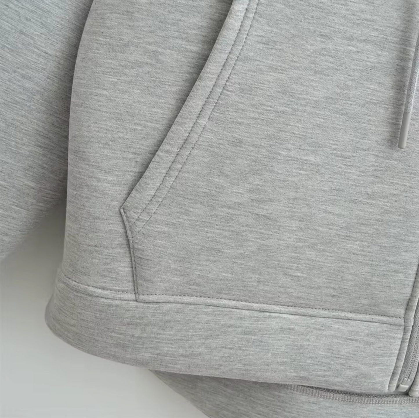 Adelita – Elegante chaqueta con capucha