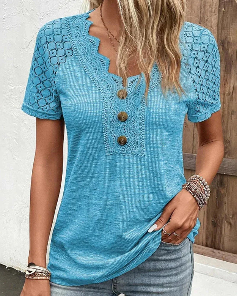 Christy - Elegante camiseta de encaje con cuello de pico y botones
