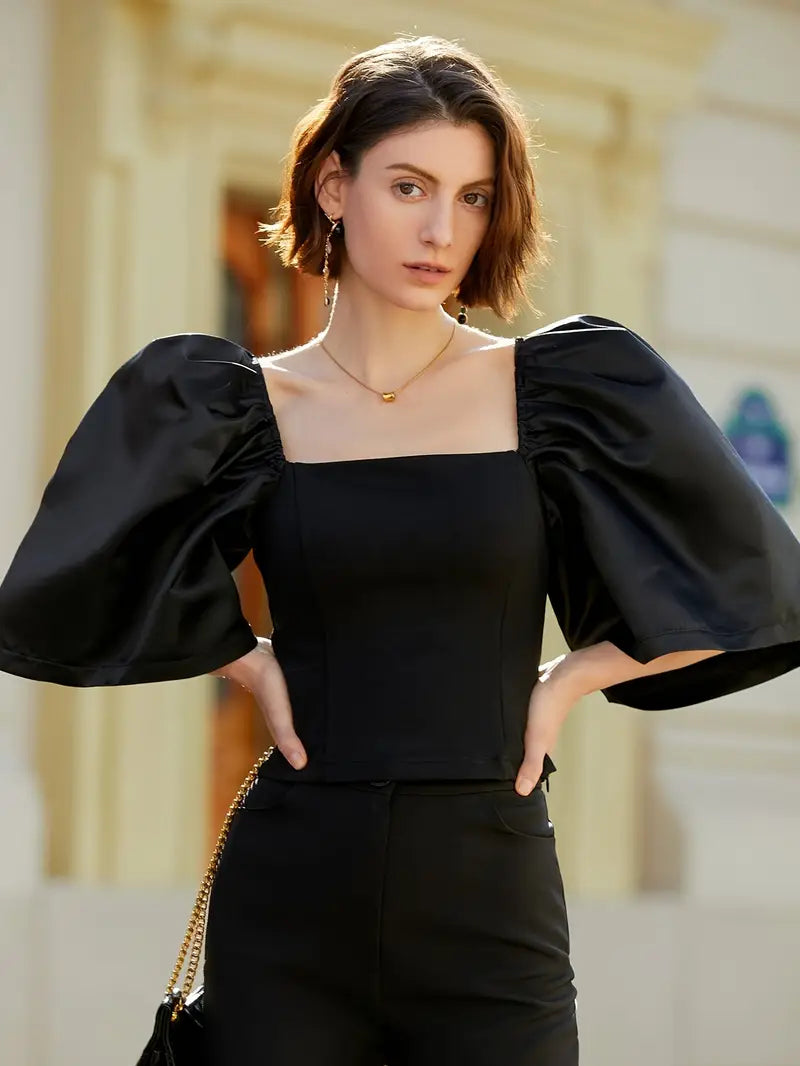 Clara – Elegante blusa de raso con mangas abullonadas
