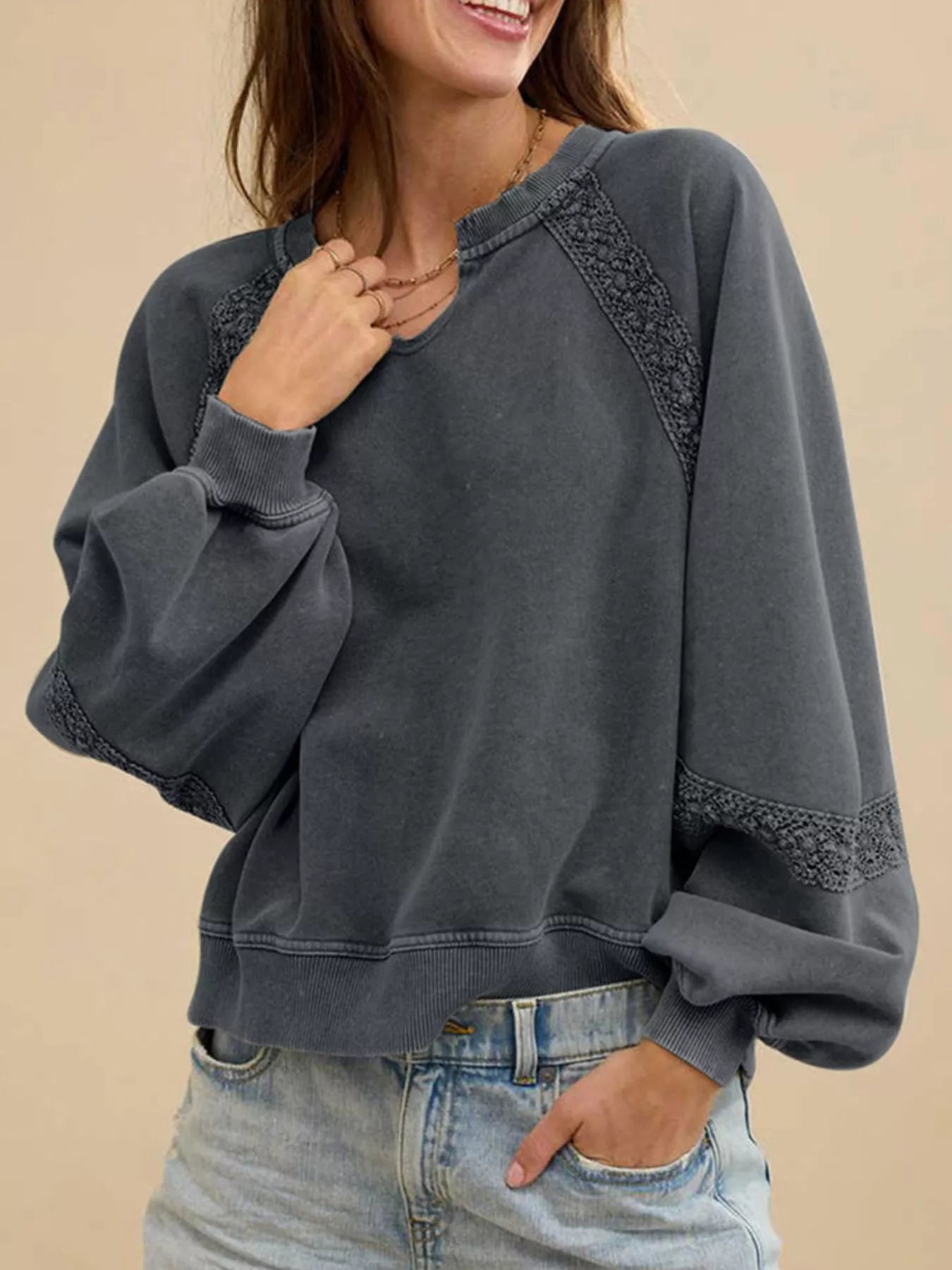 Dainora - Sudadera elegante y holgada de manga larga con detalles de encaje