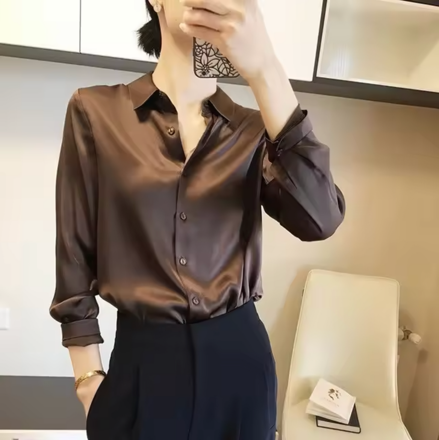 Paige – Blusa satinada elegante