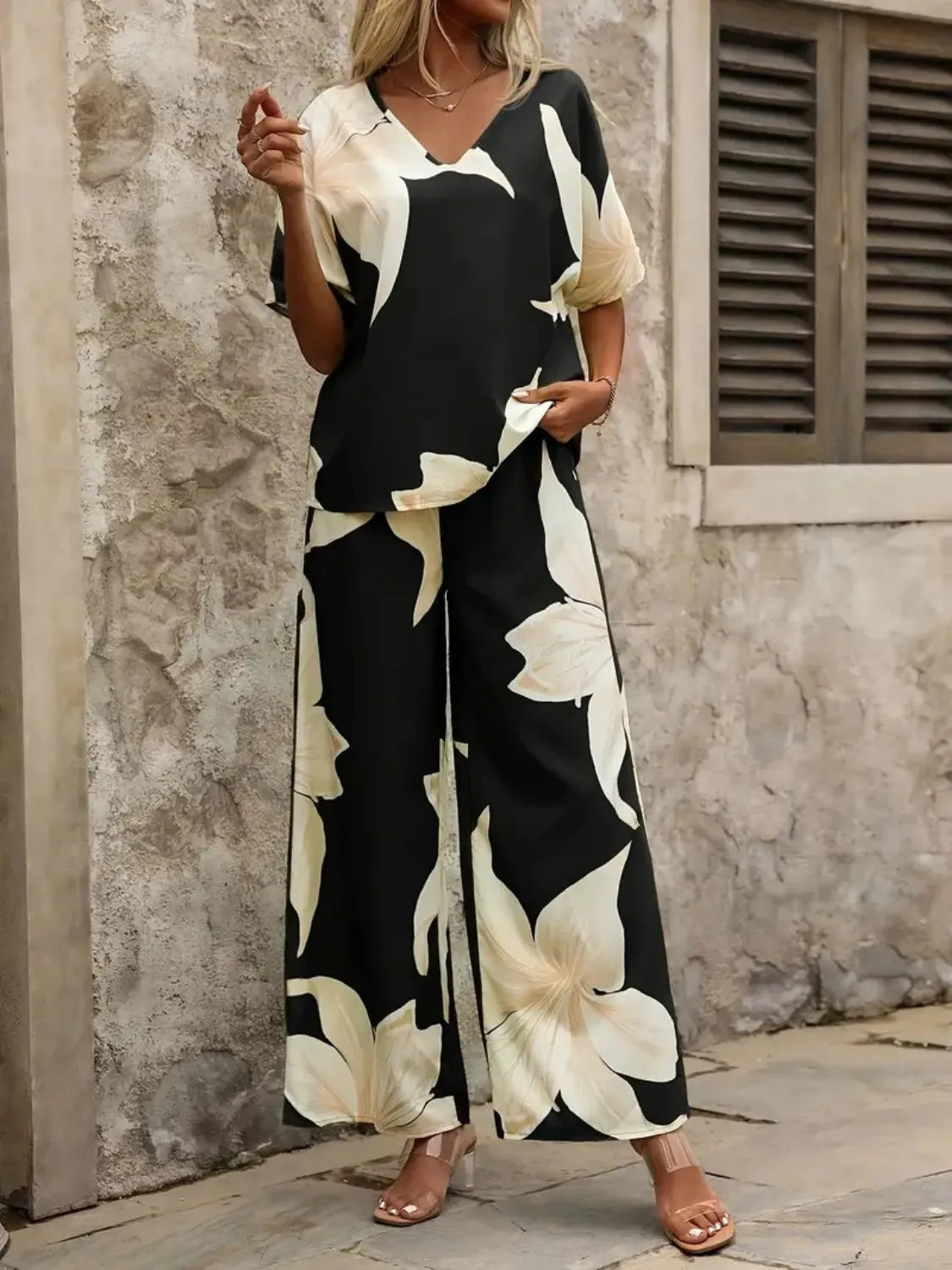 Estelle - Elegante conjunto de blusa con escote en V y pantalón de pierna ancha con estampado floral para mujer