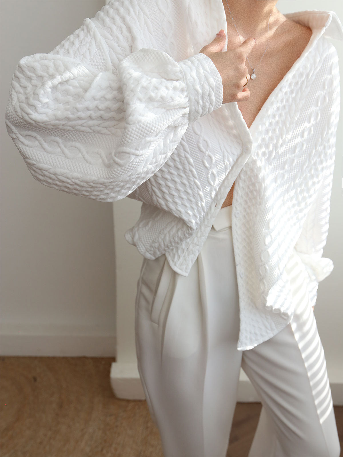 Sanya - Blusa oversize de malla con bordado