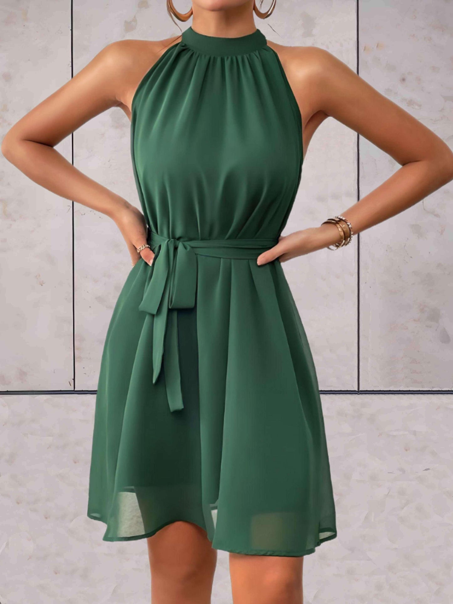 Amethyst - Elegante vestido sin mangas de cuello halter con cinturón de lazo