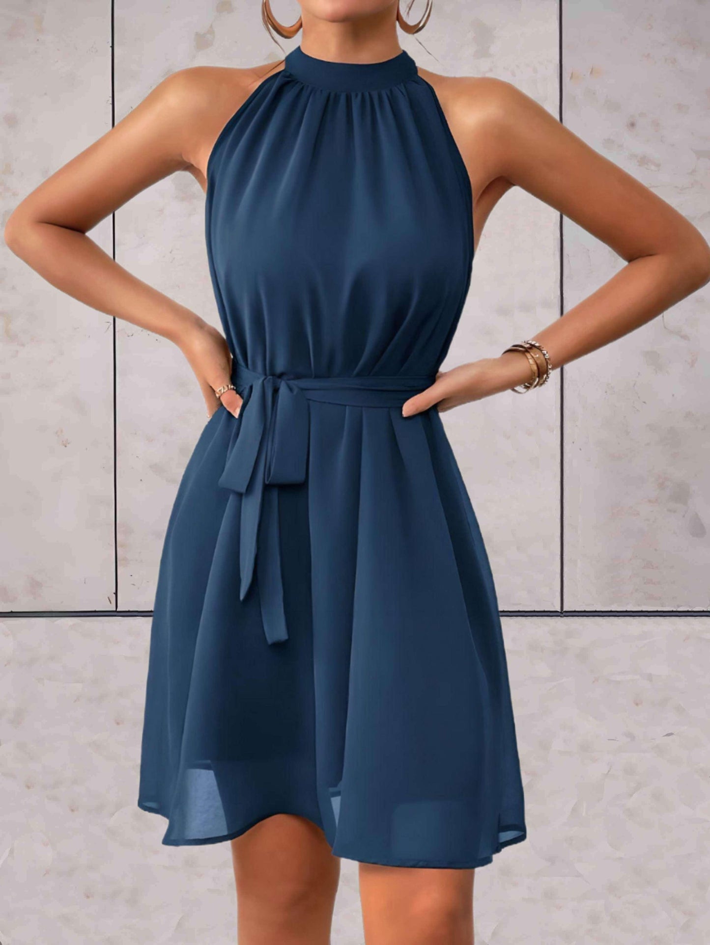 Amethyst - Elegante vestido sin mangas de cuello halter con cinturón de lazo