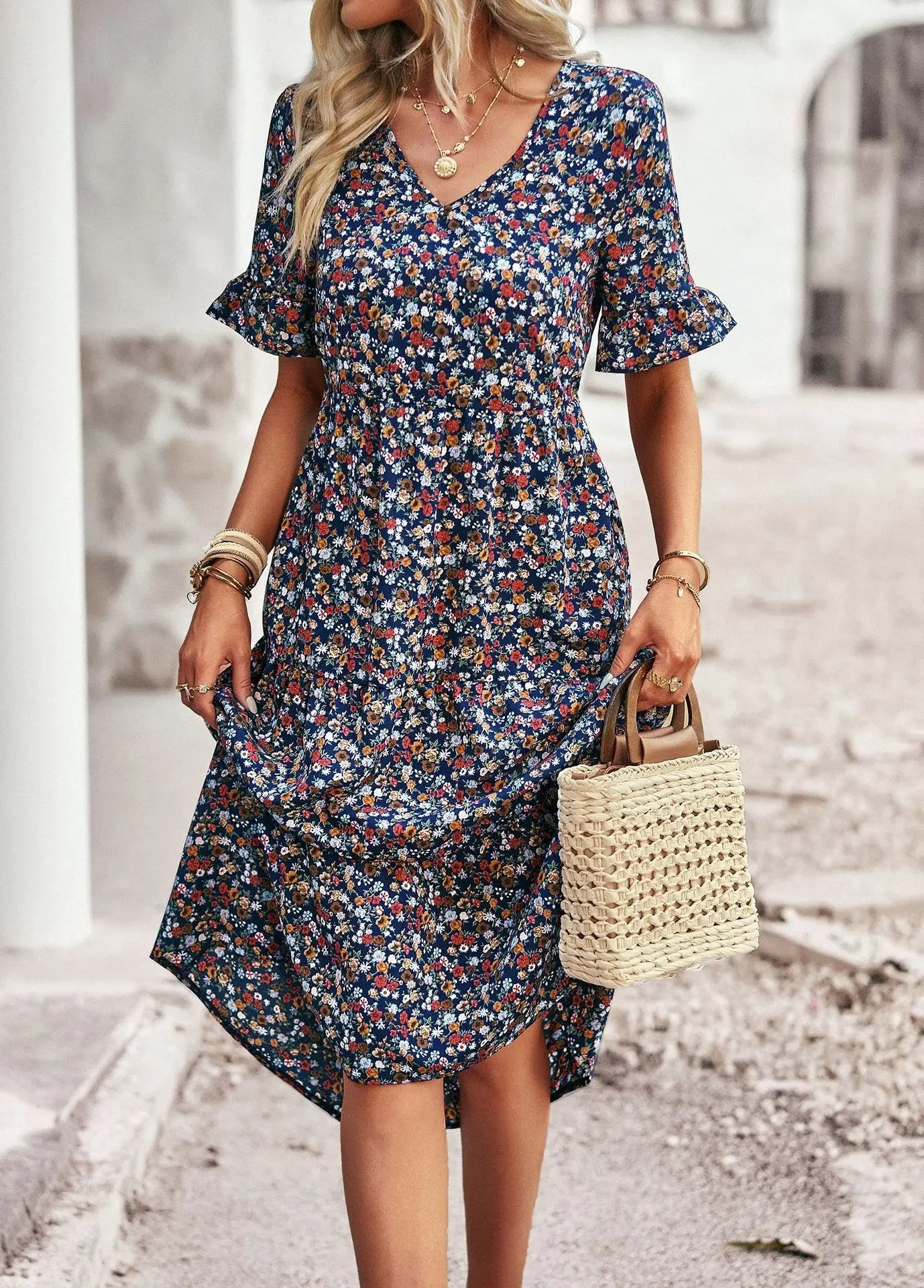 Brianne - Elegante vestido con estampado floral y escote en V con mangas cortas de volante
