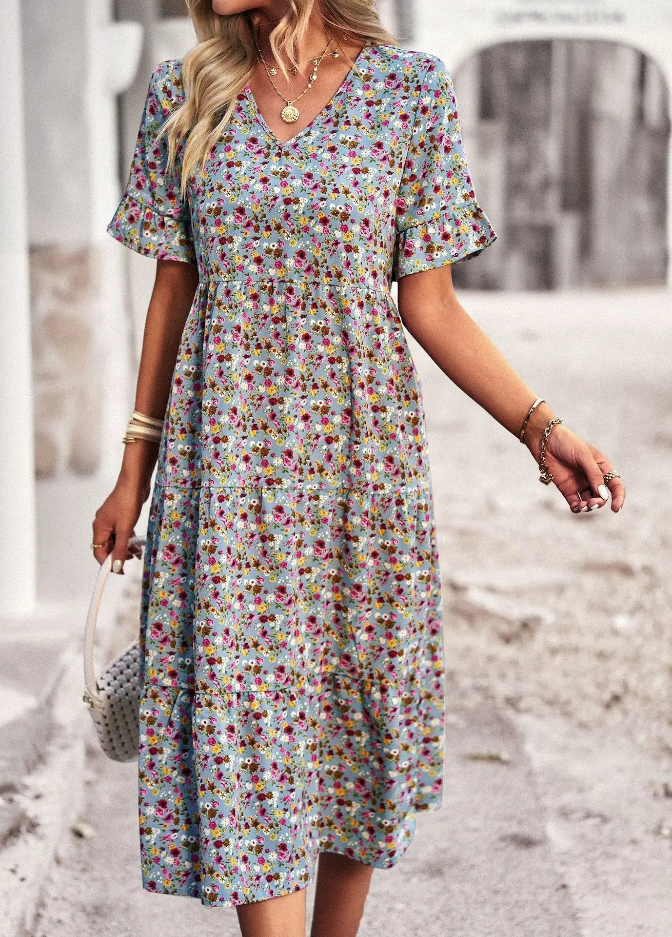 Brianne - Elegante vestido con estampado floral y escote en V con mangas cortas de volante