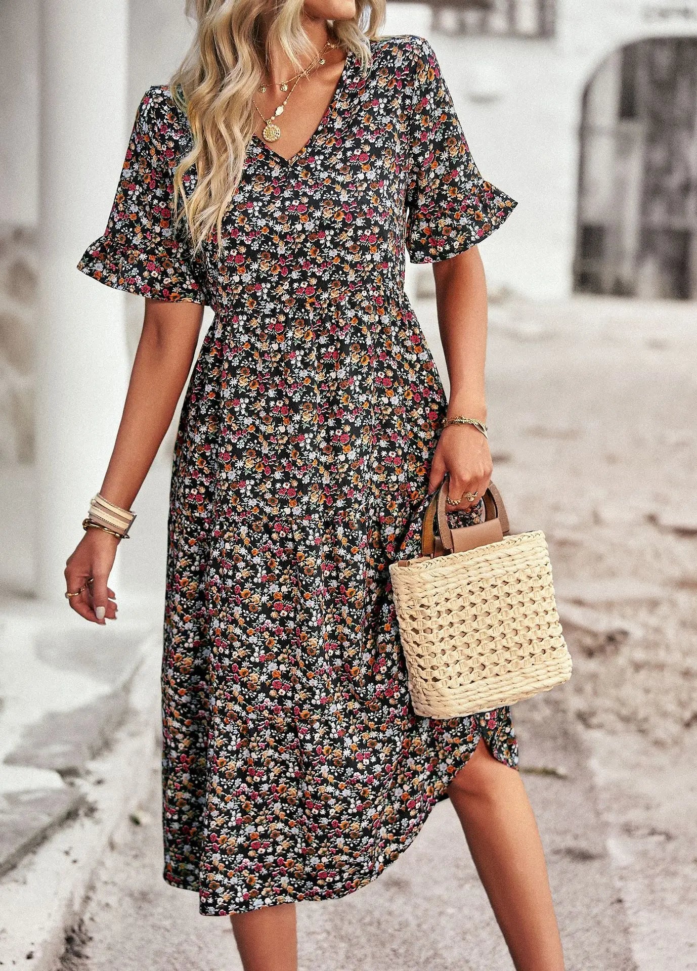 Brianne - Elegante vestido con estampado floral y escote en V con mangas cortas de volante