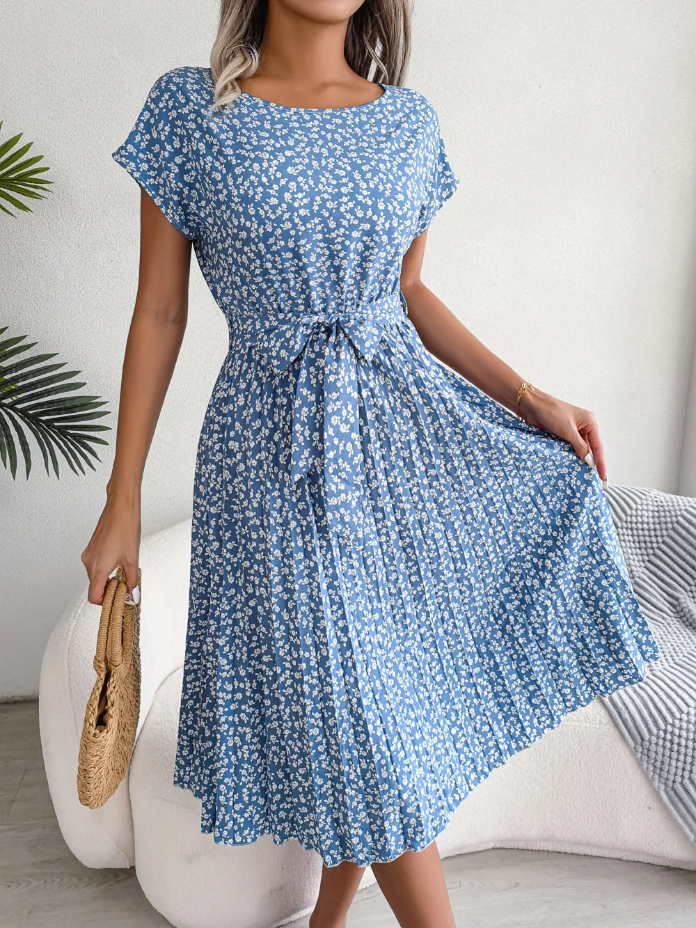 Carmilla - Elegante vestido floral de manga corta