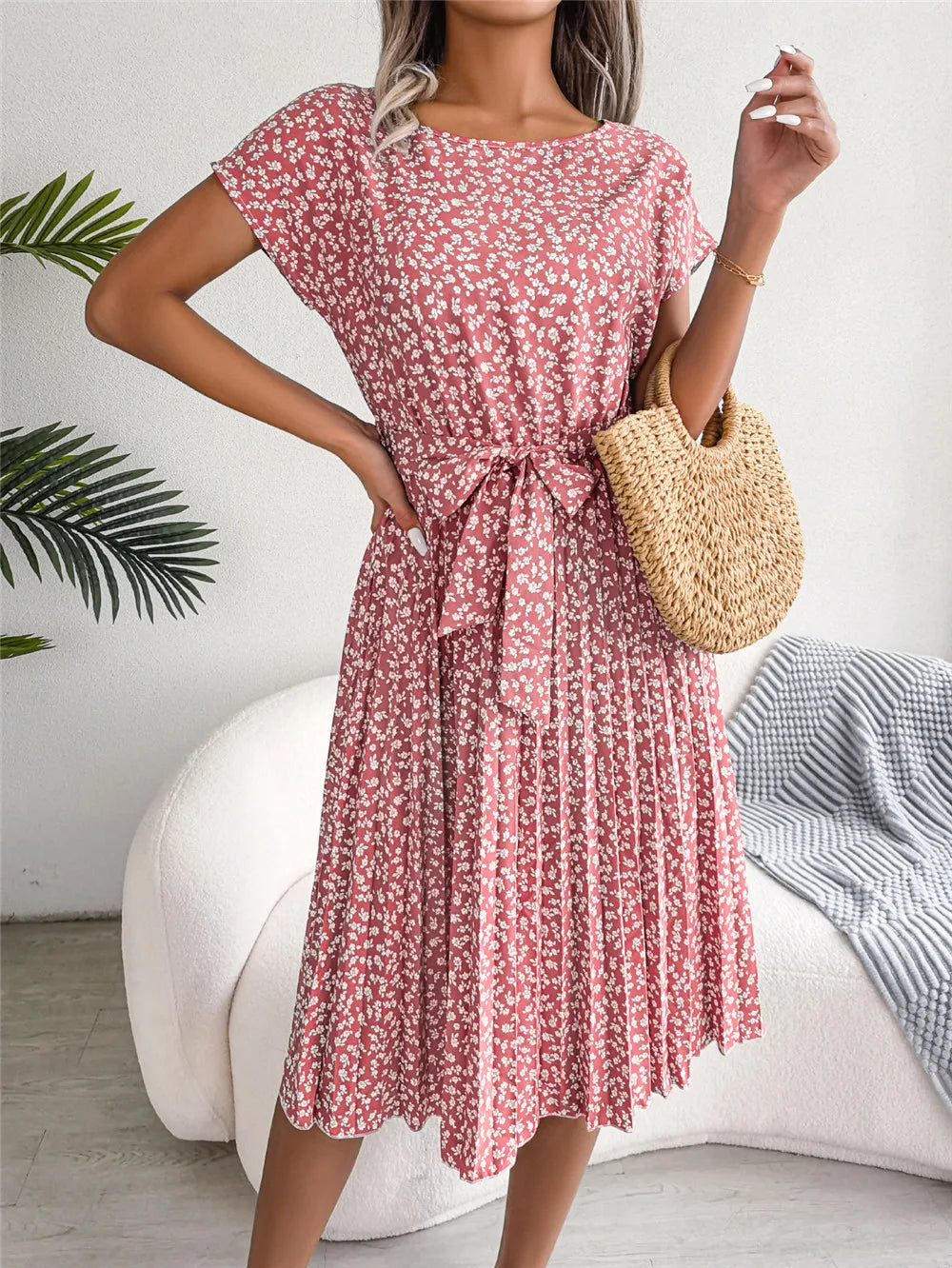 Carmilla - Elegante vestido floral de manga corta