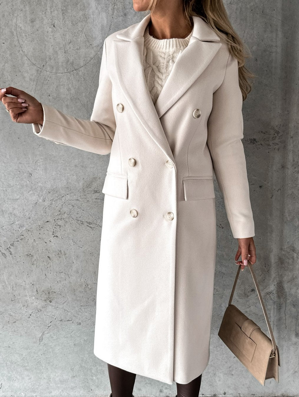 Casandra - Elegante y estiloso trench coat con botones
